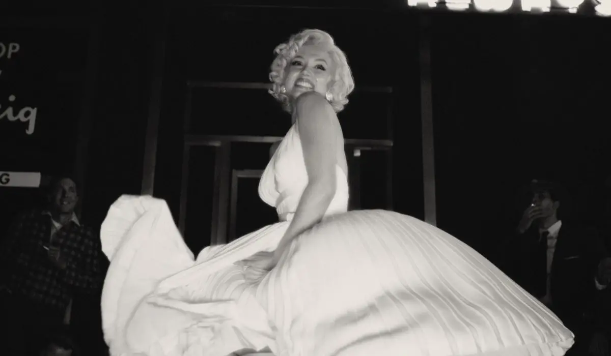 Ana de Armas em imagem oficial do filme Blonde